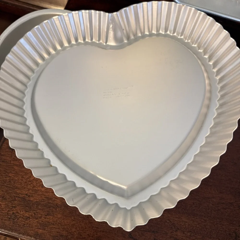 7 Pc. Wilton Pans, Heart Shaped (5), Cookie sheet, Baking Pan Vintage